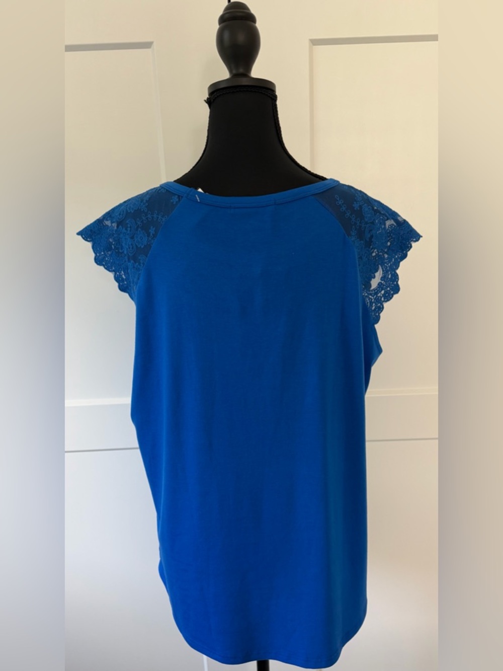 NWT Miholl Lace Scalloped Edge Cap-Sleeve Top in Royal Blue, XL - Picture 5 of 8